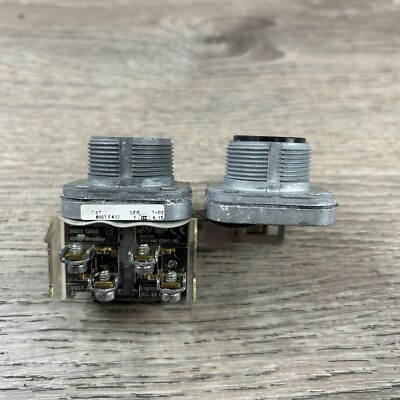 Allen Bradley 800T-FA22 SER T Push Button Maintained Contact Oem