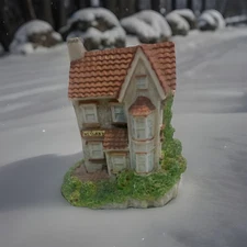 Vintage Hallmark Keepsake "The Swans Inn" Houses and Shops Collector's Series,