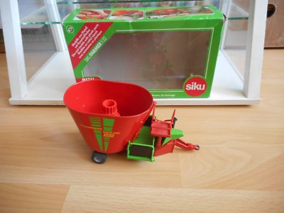 Siku Futtermischwagen straurtmann Vect n rot auf 1:32 in Box (siku nr: 2450)