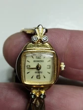 Vintage Quartex Gold Tone Quartz Analog Ladies Watch Made In Hong Kong