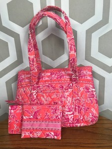 vera bradley bolsa with lots of pockets