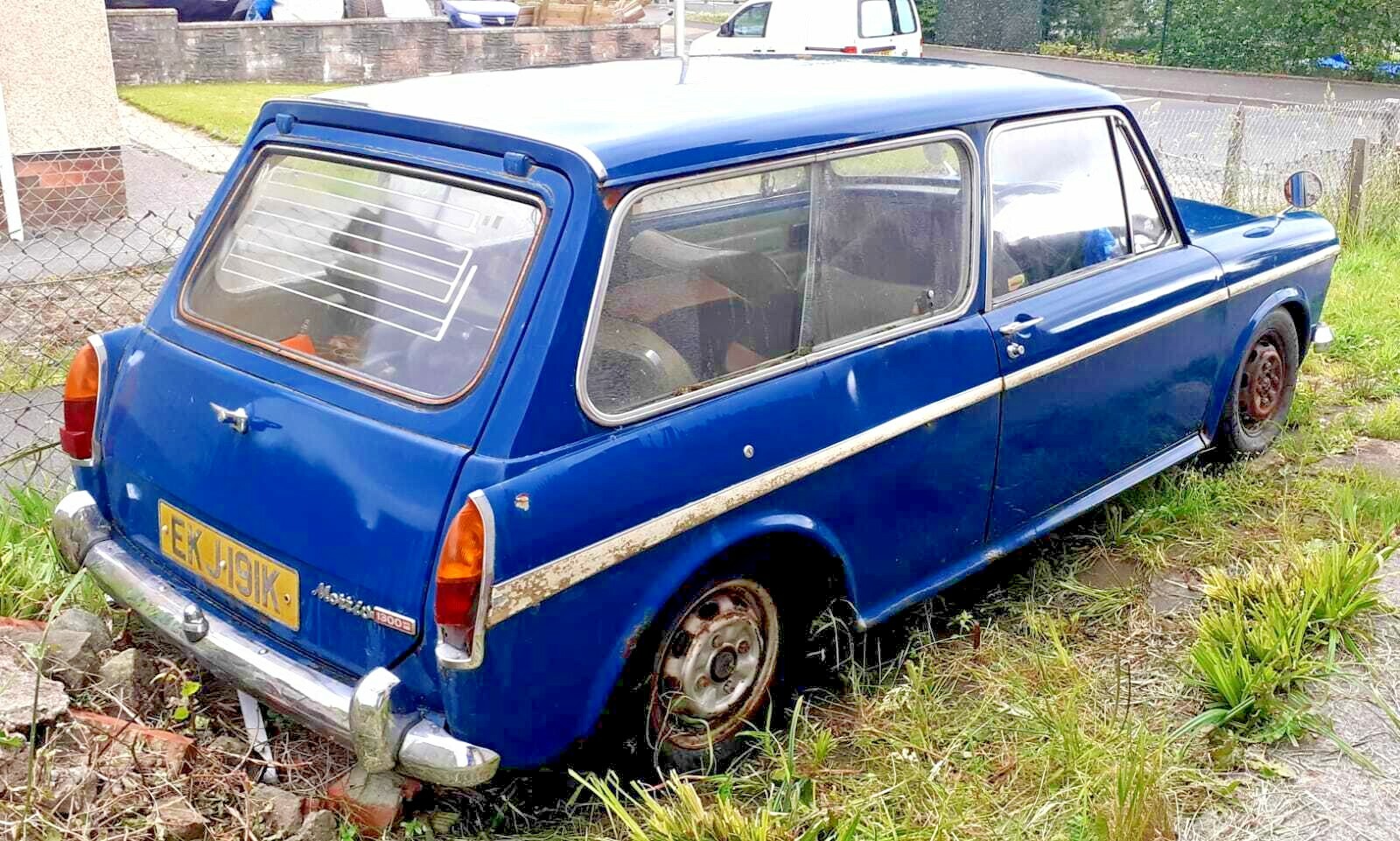 Image 11 - Morris 1300 traveller