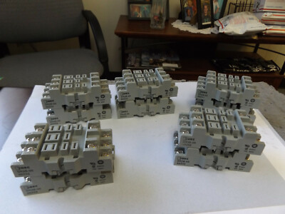 Relais Idec SR3B-05 SR3B05 - 10A 300V - Socle à 11 Lames - Occasion En état De Marche