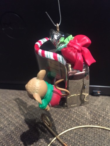 CARLTON CHRISTMAS ORNAMENT: HOLIDAY HITS: MOUSE WITH TABLETOP JUKEBOX NEW - Picture 4 of 7