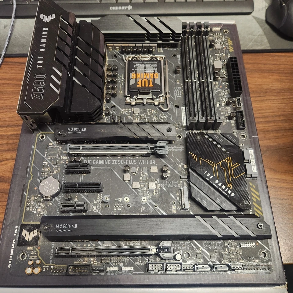 ASUS TUF Gaming Z690-Plus WiFi D4 LGA 1700 Intel 12th 13th ATX Motherboard - Image 2 of 4