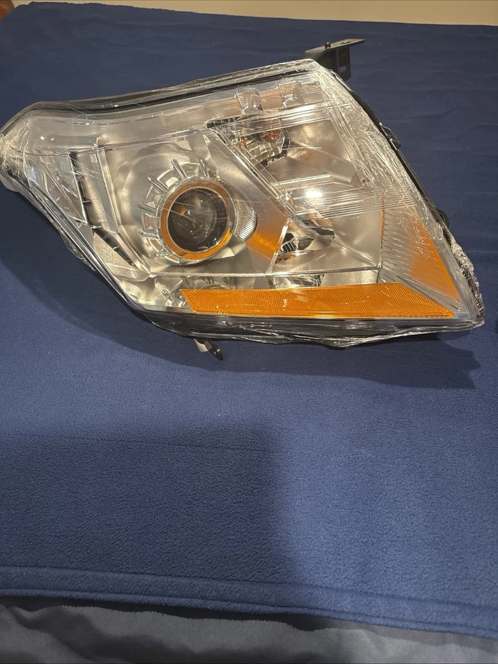 Cadillac SRX новая пара фар 2005-2010 слева и справа - Изображение 2 из 4