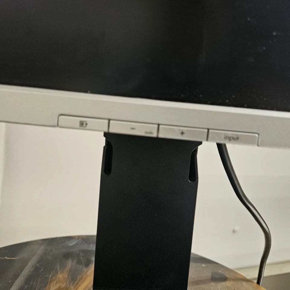 Retro HP LP2065 Monitor With Stand Base 415939-002 415995-001 - Image 4 of 4
