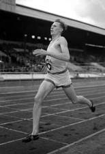 british runner Roger Bannister is seen winning the race 1950s Old Photo