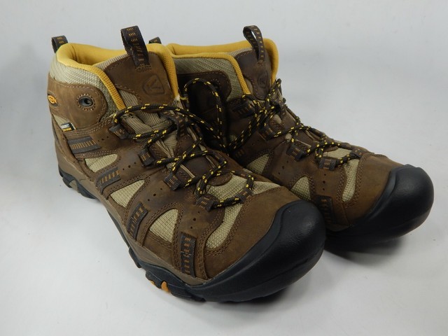 chaco men's hiking boots