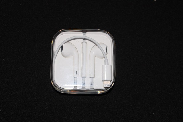 apple wired headphones lightning apple wired headphones lightning