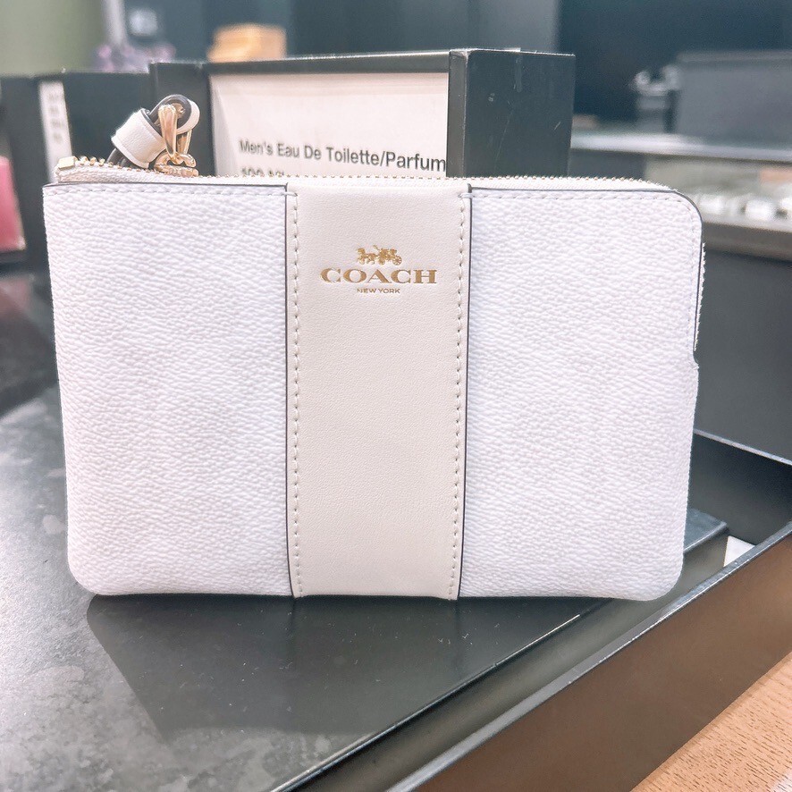 NWT Coach Corner Zip Wristlet In Signature Canvas With NWT Coach Corner Zip Wristlet In Signature Canvas With