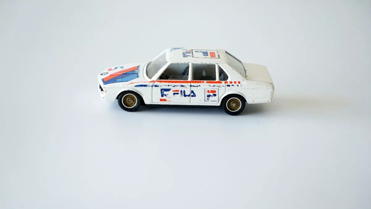 Vintage SOLIDO BMW 530 Fila Diecast Model Souvenir Collectable 1 43 Used N 1304
