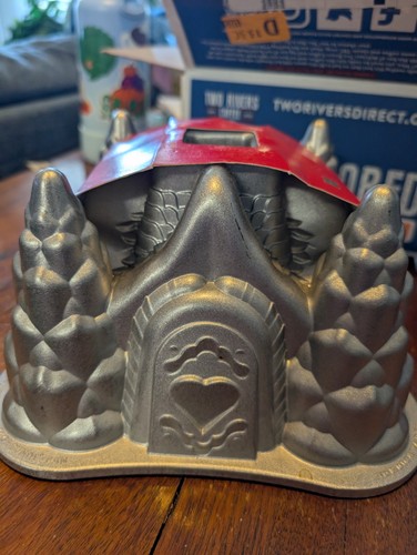 NORDIC WARE Fairytale Cottage Bundt Cake Baking Pan 10Cup HEAVYCAST ALUMINUM NEW - Picture 5 of 7