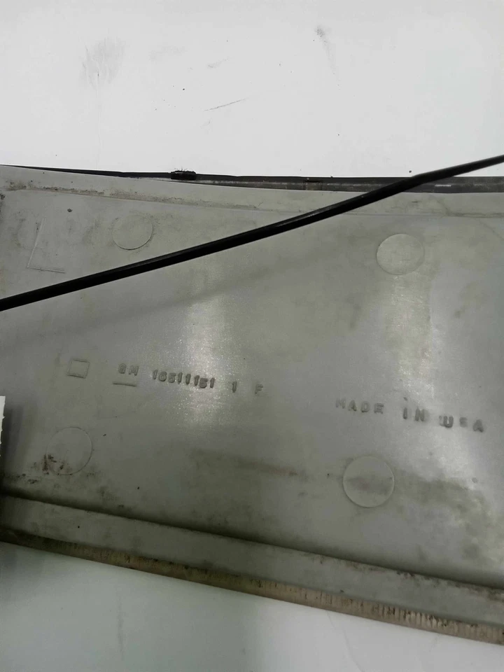 93-96 Oldsmobile Silhouette OEM Left Driver Corner Turn Signal USED OEM 16511151 - Image 4 of 4