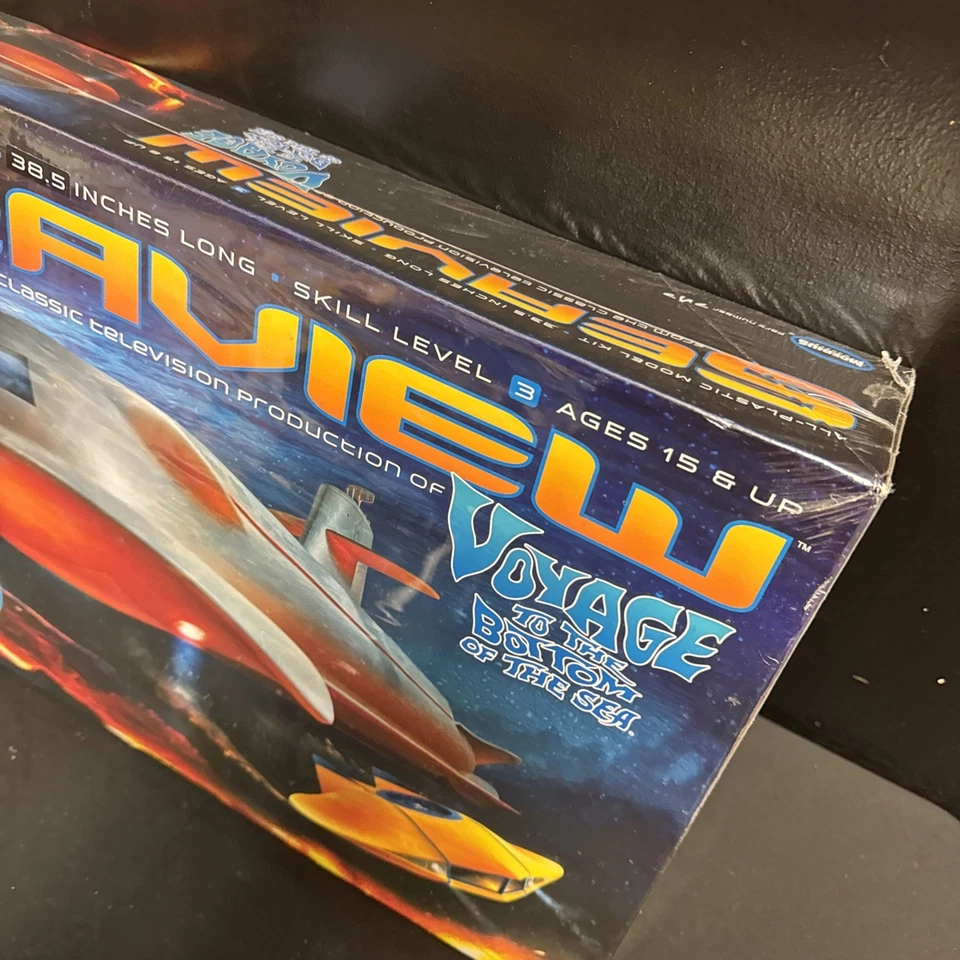 Moebius Model MOE707 Voyage to the Bottom of the Sea 4-Window Seaview Submarine - Image 3 of 4