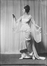 Photo:Betty,Miss,portrait photographs,women,dresses,Arnold Genthe,1917