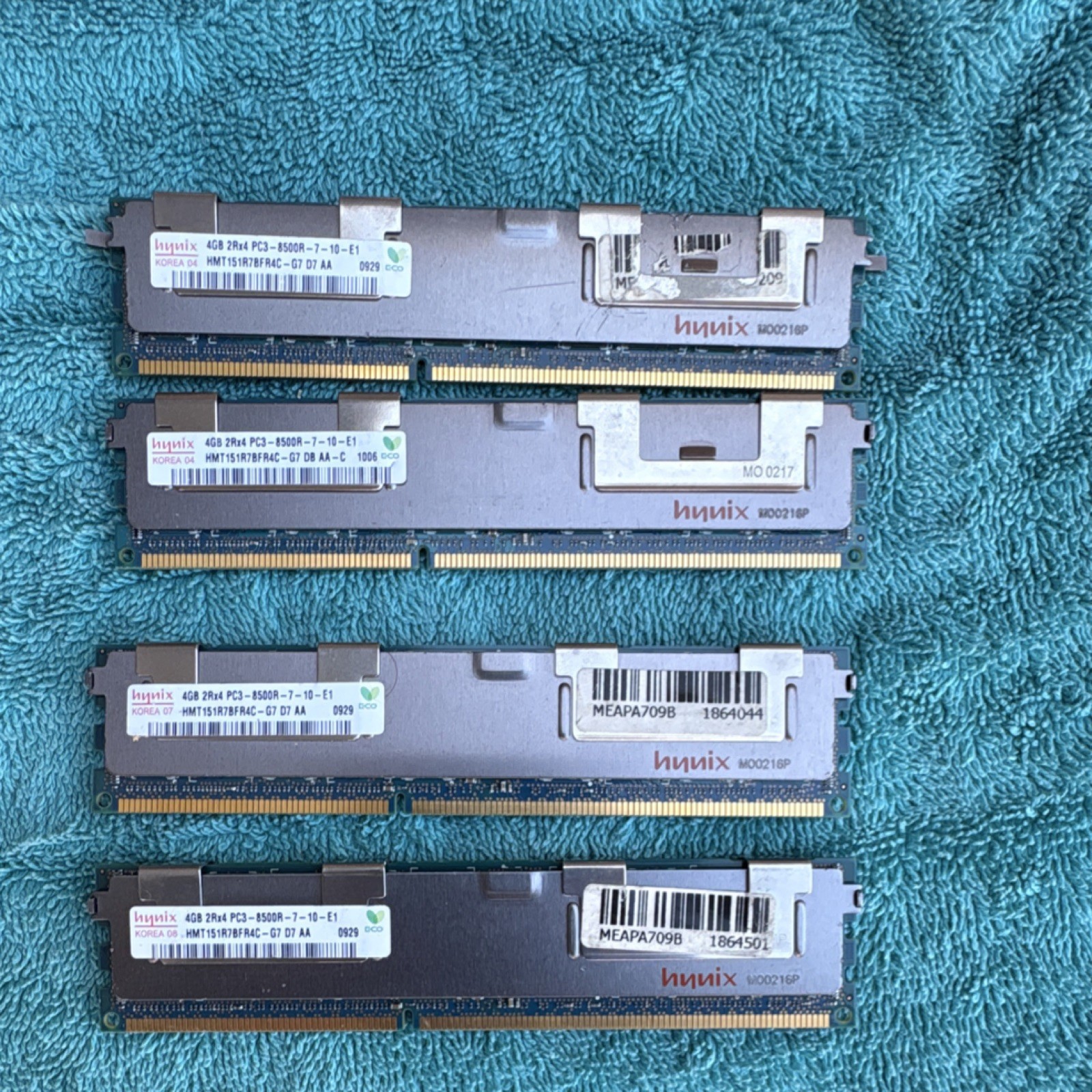 как выглядит Hynix DDR3 ECC Registered DIMM 4x4GB PC3-8500R 240-Pin Server RAM фото