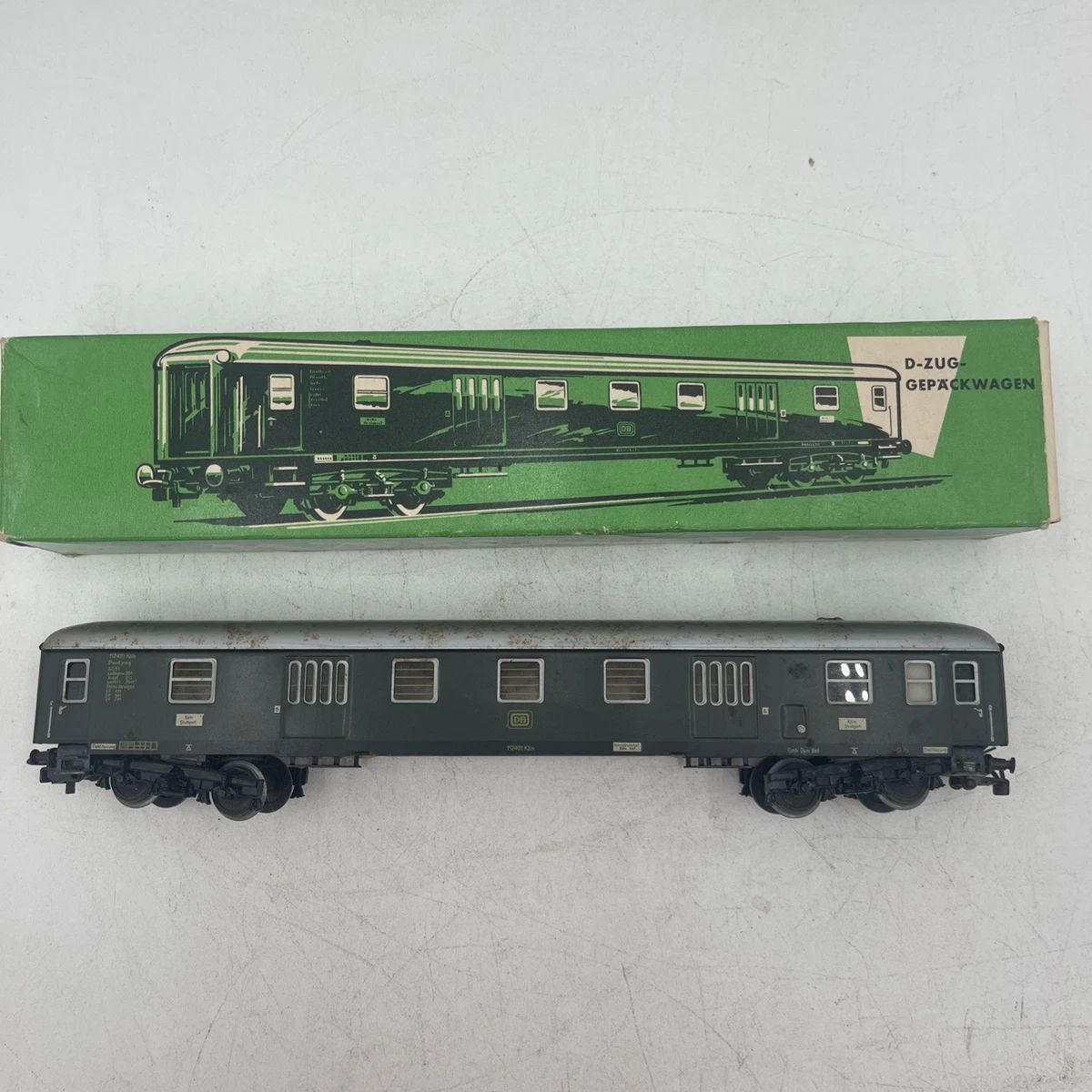 RAP260) Märklin 4233 Autotransportwagen mit 8 Modellwagen der DB, AC