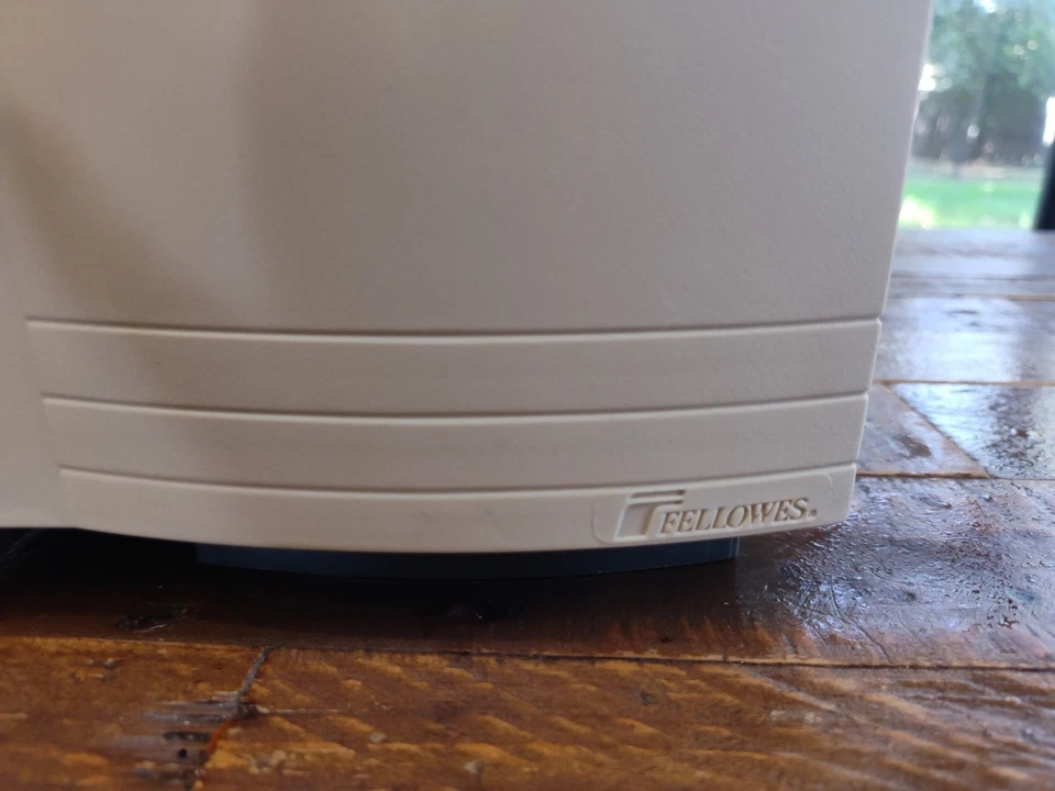 Almacenamiento de 30 CD vintage Fellowes color plata y crema 18x6 Foto 3 de 4