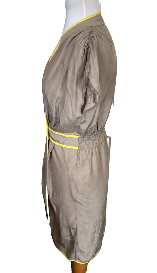 HYPE - 1940'S RETRO STYLE 100% SILK TAN YELLOW PIPING WRAP DRESS - SZ S - Image 2 of 4