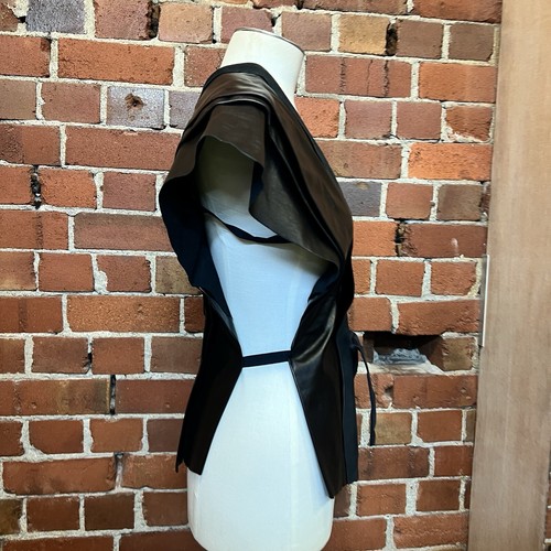 MARTIN MARGIELA Spring 2002 "folding" leather top - Picture 6 of 15