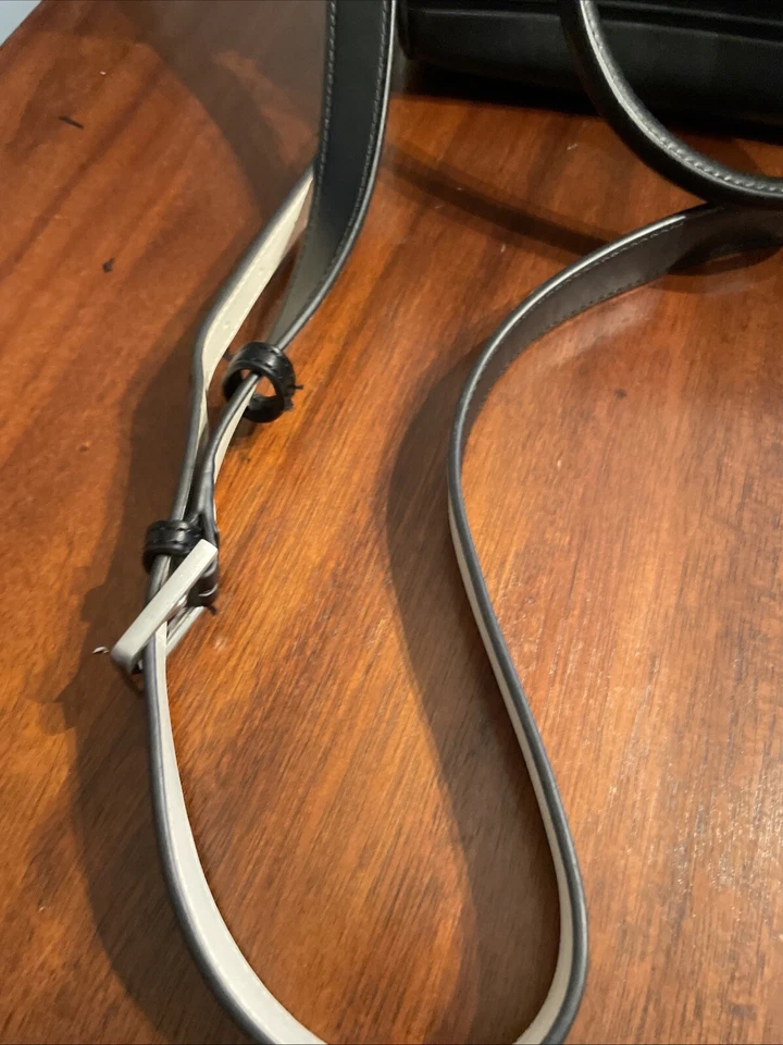 Bolso organizativo de malaquita Calvin Klein en bolso negro a cuadros Foto 4 de 4