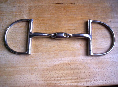 Gently Used Korsteel Stainless Hunter Dee Oval Link Snaffle Bit 5 1/2" mouth