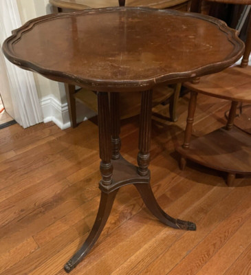 Mersman 5972 Hardwood Scalloped Pie crust Accent Side Table 3 columnar legs Claw