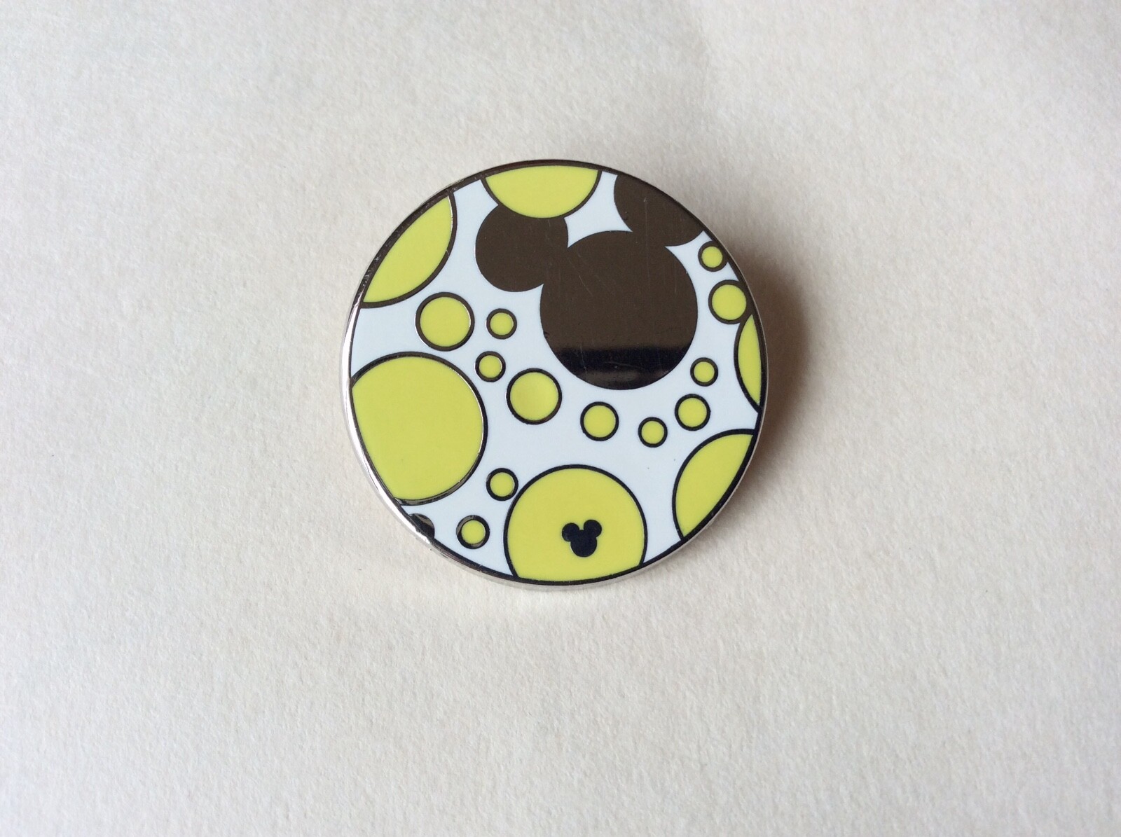 2010 Disney Hidden Mickey Series Brights Watches Silver and Yellow Pin Authentic
