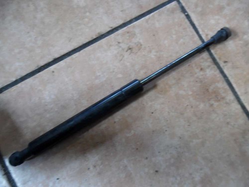 BMW E46 320d Motorhaubendämpfer Gasdruckfeder 8202688