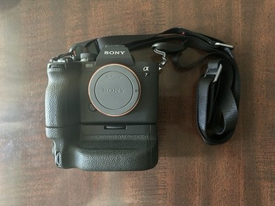 Sony Alpha a7 IV 33MP Mirrorless Camera + 128 GB & 80 GB SD Cards + Card Reader