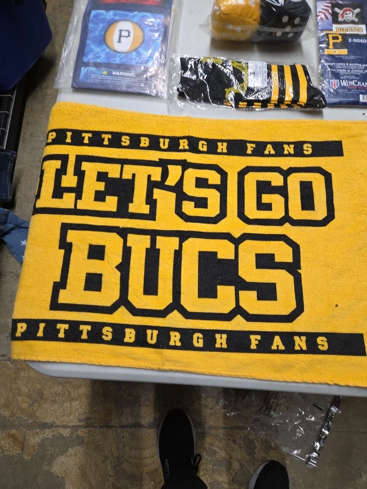 Lot Of P Pittsburgh Pirates Flags Tiwel Dice Pins Socks Beach Ball Window Sheild - Image 2 of 4