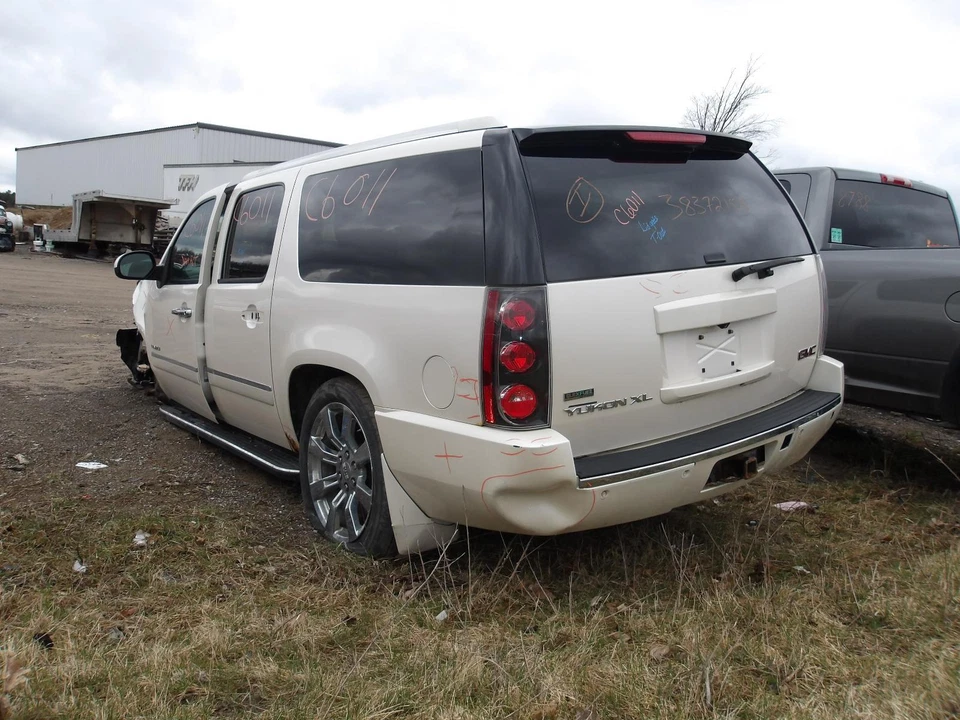 Used Right Sun Visor fits: 2012 Gmc Yukon xl 1500 new style smooth door skin w/i - Image 4 of 4