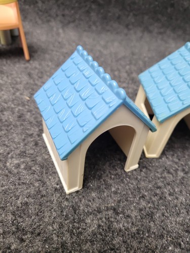 Vintage Dollhouse Pet Accessories Lot Dog Houses Palm Tree Pool Lounge Chair - Picture 2 of 7