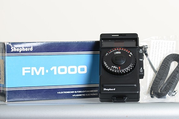 SHEPHERD FM-1000 FLASHMETRE ELECTRONIQUE + DRAGONNE, ETUI + PILE
