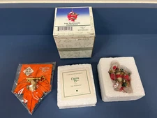 Fitz and Floyd Charming Tails Ornament Yule Tied Sweetie Leaf & Acorn Club Pin