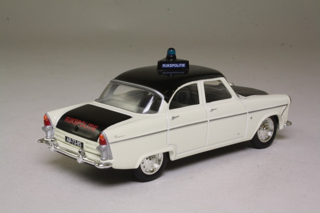 Décorez votre véhicule en véritable auto de police pour Halloween