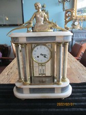 Art Deko Kaminuhr 1920, in beige / grauem Mar...