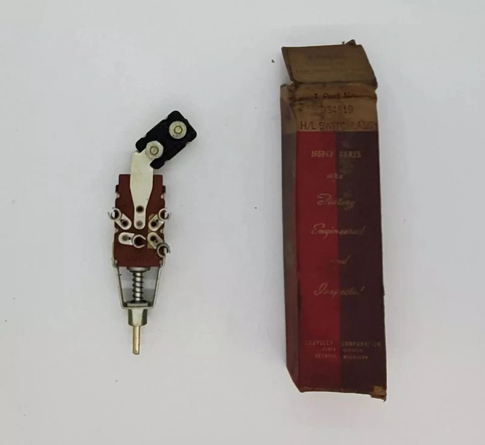 Interruptor de faros Chrysler New Yorker 1941-1942 & 1946-1947 NOS 934519. Foto 4 de 4