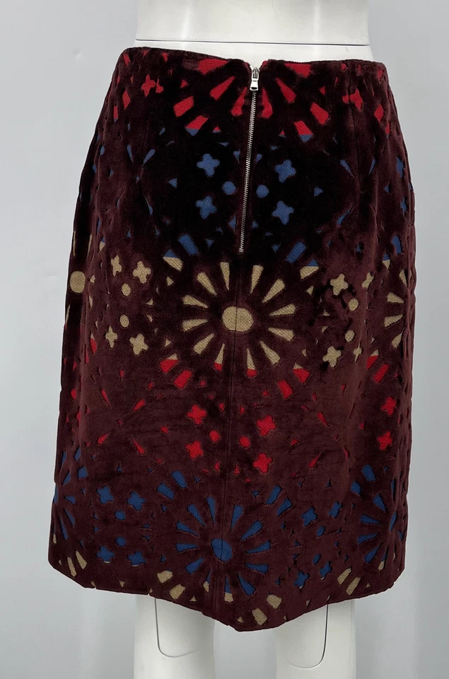 Falda recta geométrica con ojales de terciopelo borgoña talla 42 nueva con etiquetas Foto 3 de 4