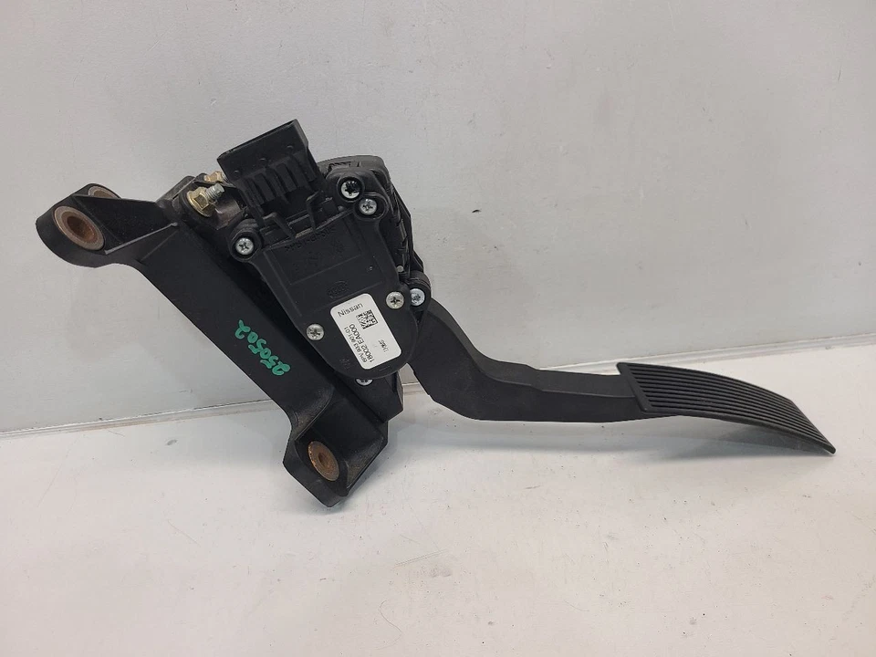 2007 Nissan Xterra (4.0L / AT) Accelerator Pedal - DBW / Drive By Wire - Изображение 2 из 4
