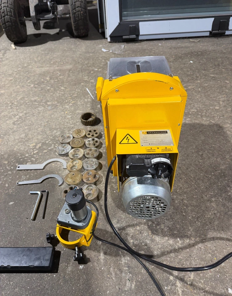 Arcobaleno AEX18 Countertop Pasta Extruder and Mixer, 15-20 lbs Output/hr, 1/... - Image 2 of 4