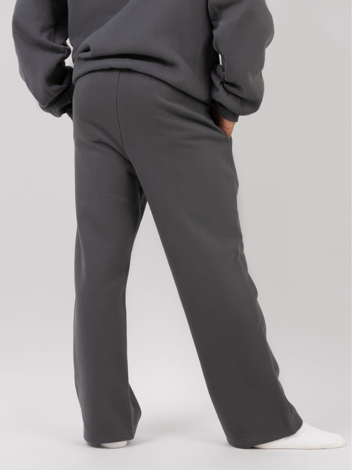 COMFRT Signature Straight Leg Sweatpants in Steel Grey Size XS