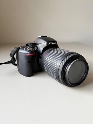 Nikon D5100 Digital SLR Camera w/ Nikkor DX AF-S VR 55-200mm ED