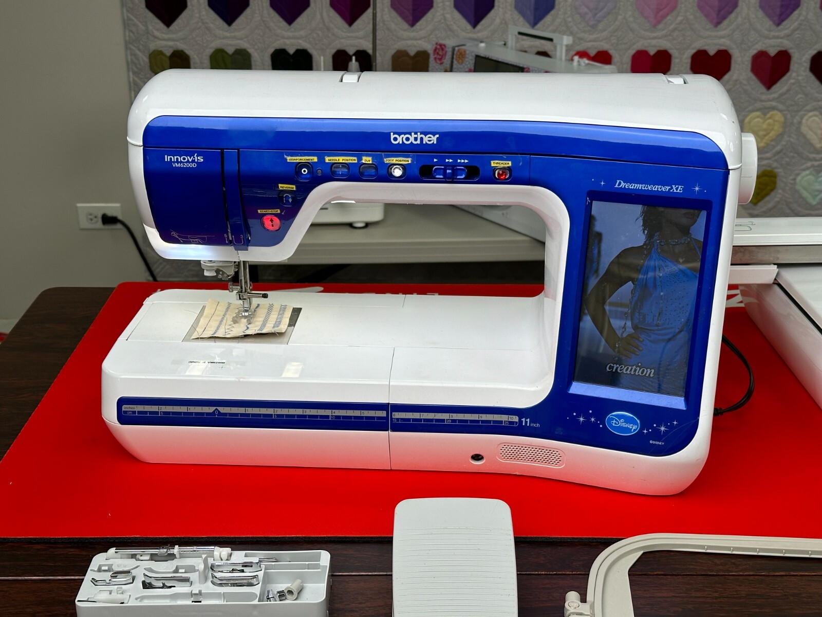 Brother Innovís VM6200D Dreamweaver XE Disney w/ Embroidery