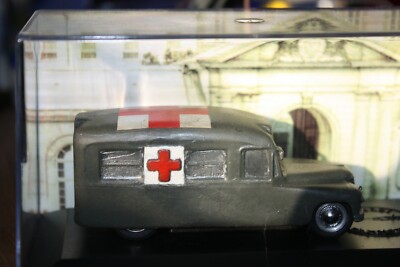 Dinky Toys - 1:43 - Daimler ambulance, creme, référence 253 - Catawiki