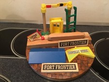 Lincoln Logs Pieces / Plastic / Wood See Photos / Miscellaneous / FORT FRONTIER