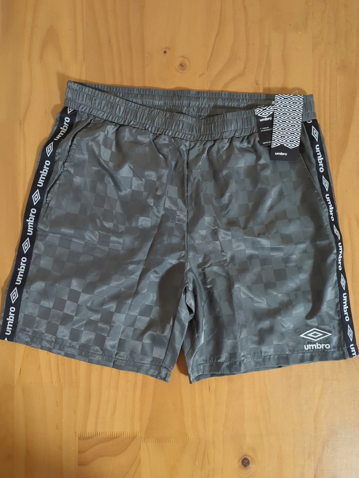 Umbro Jacquard 7" Inseam Checkered Shorts w. Stripe Rare Men's Large L New NWT