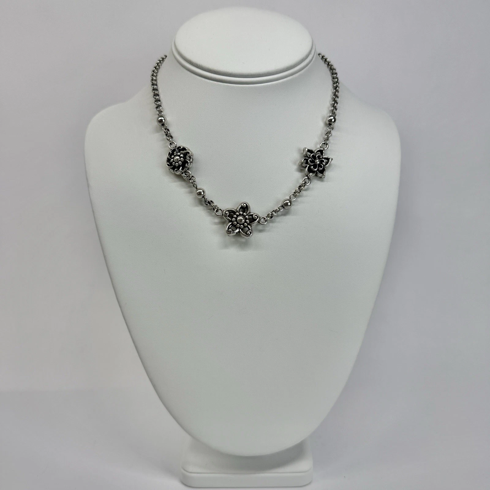 Elegant Ornate Floral Charms Silver Tone Vintage Necklace Jewelry N548