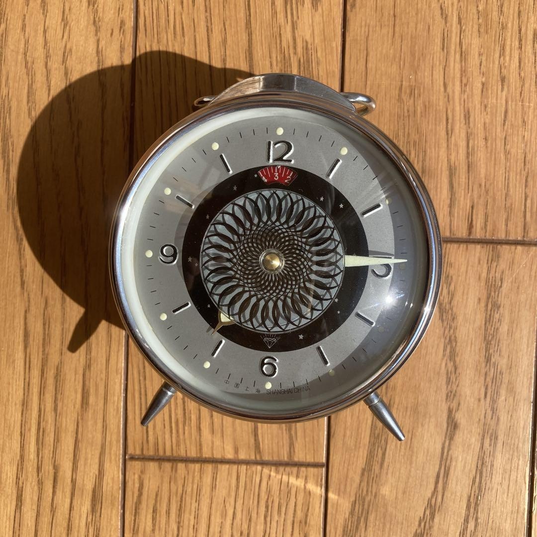 Retro alarm clock, cream color, dial: silver